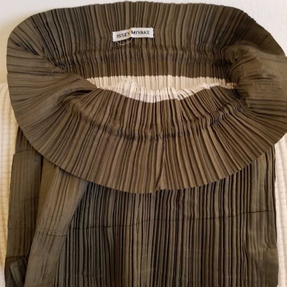 Issey Miyake satchel bag, rarely been used. - Picture 3 of 5